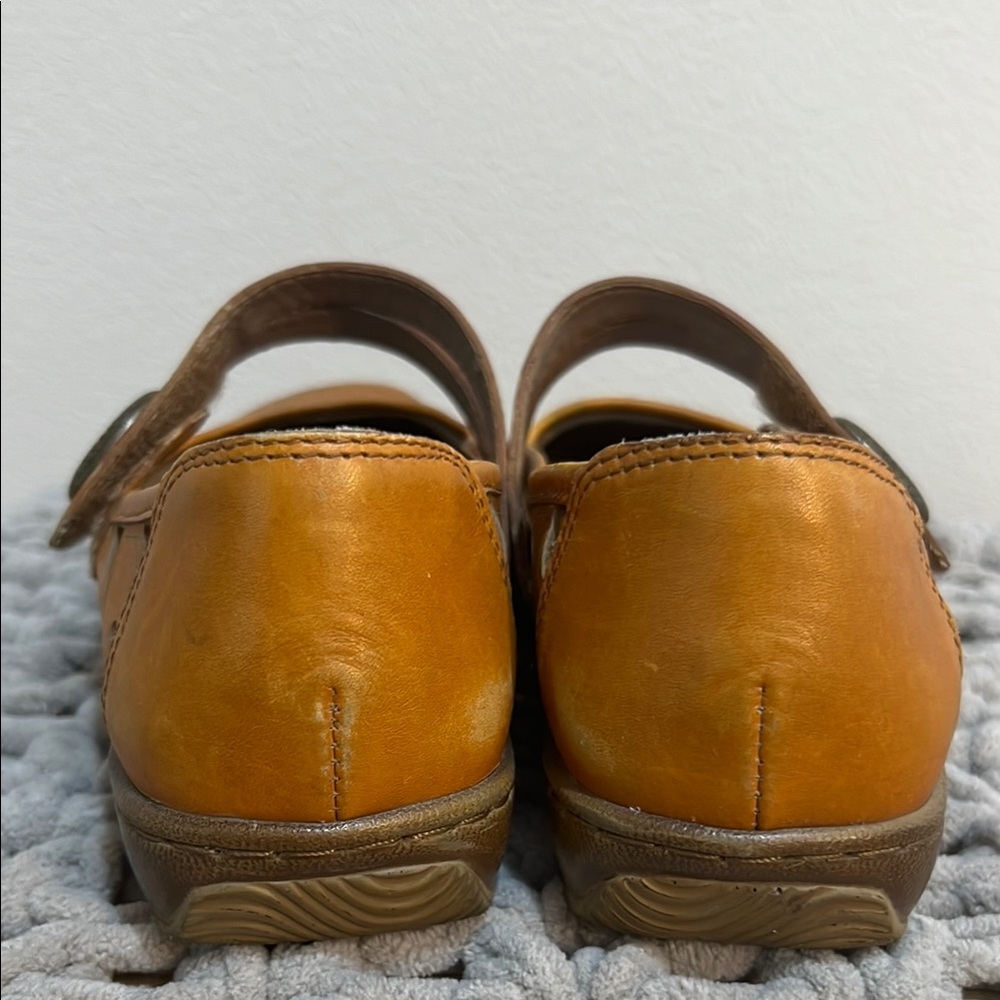 Umberto Raffini Tan Leather Mary Jane Flat with Perforated Design - Picture 7 of 14